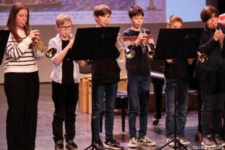 A me slišiš Pet čevljev merim, palcev pet (18)